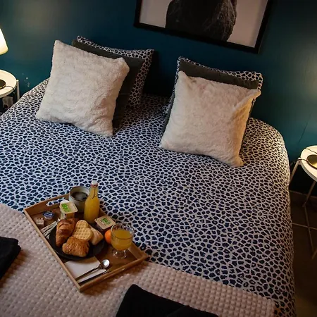 Pause Nature Sorbais: De Groupe With Pool, Spa, And 8 En-suite