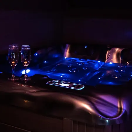 Pause Nature Sorbais: De Groupe With Pool, Spa, And 8 En-suite Sorbais
