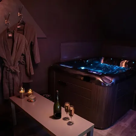 Pause Nature Sorbais: De Groupe With Pool, Spa, And 8 En-suite * Sorbais